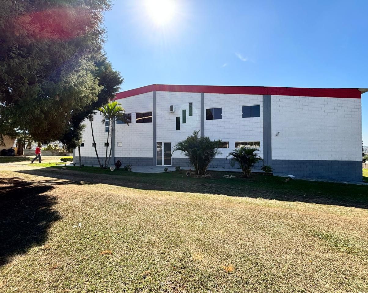 Fachada e instalações da IET Industrial